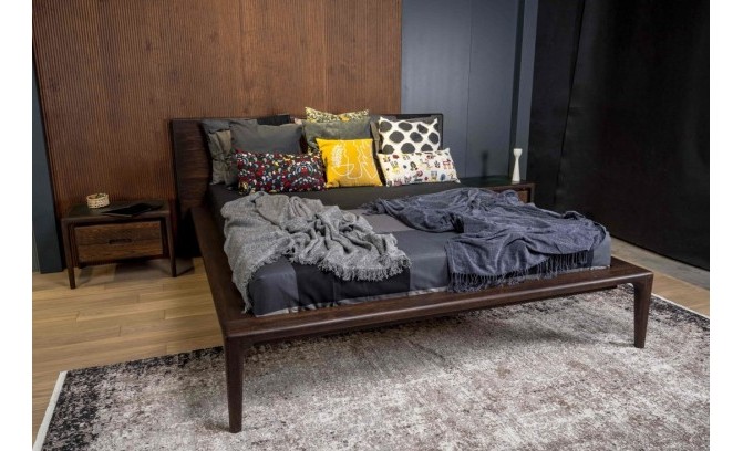 Кровать из массива дуба "Intrigo" 1800х2000