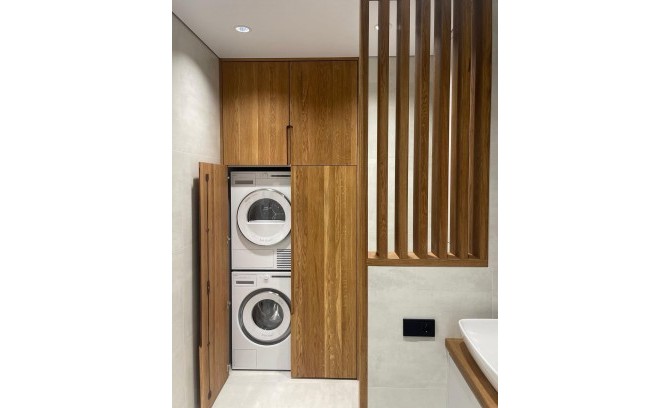 Шкаф в ванную из массива дуба под заказ